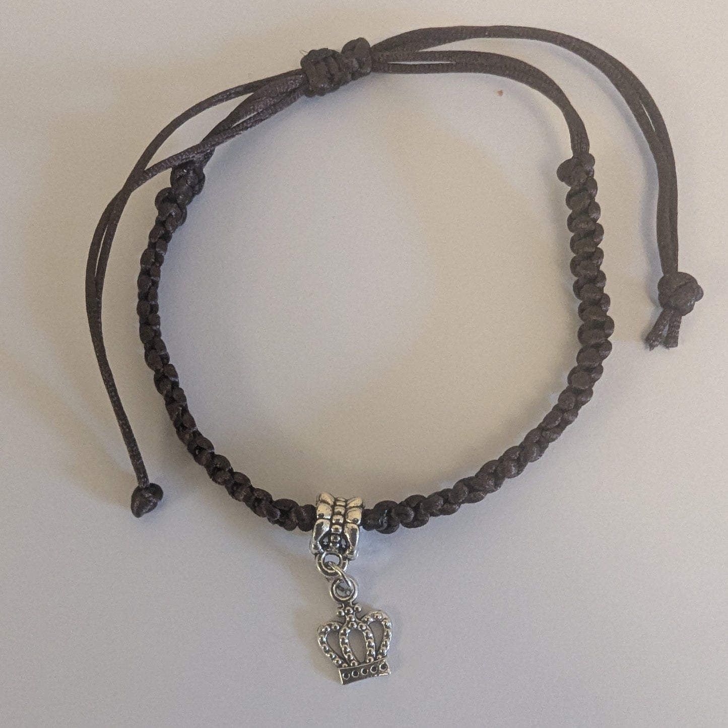 Bracelet with a crown charm 